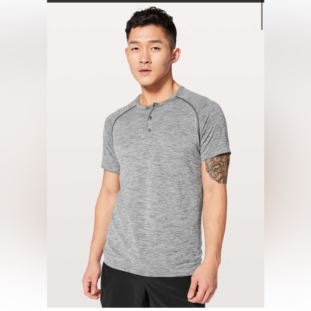 Lululemon Metal Vent Tech Short Sleeve Henley Shirt in Slate Grey/White size XXL